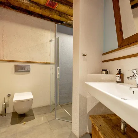 Hotel Sakin Ev