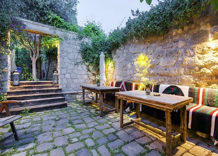 Sakin Ev Pensión Alaçatı